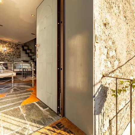 Daire Petra In By Wonderful Italy Civenna